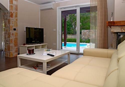 Holiday House Berna 2- With Pool