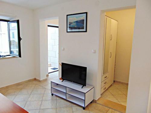 Apartment Zora Near Pebbled Beach