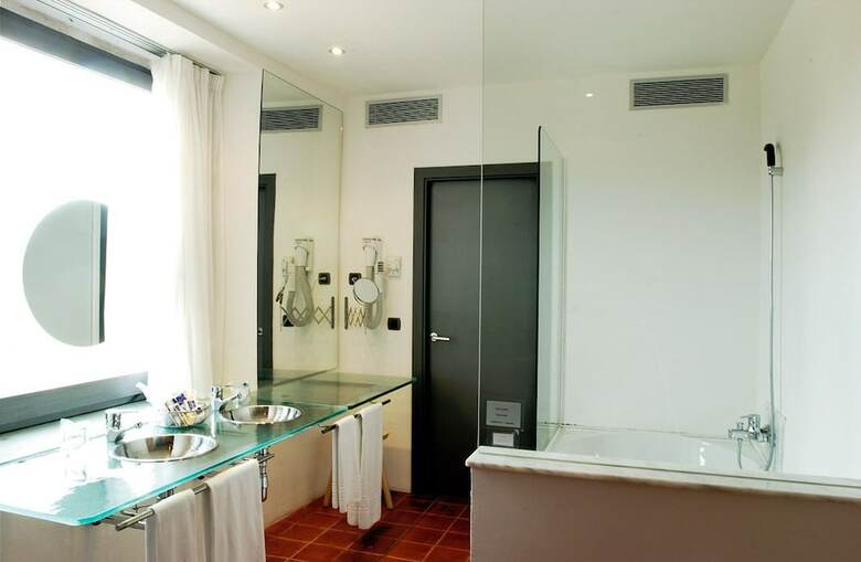 Hotel Arcs De Monells