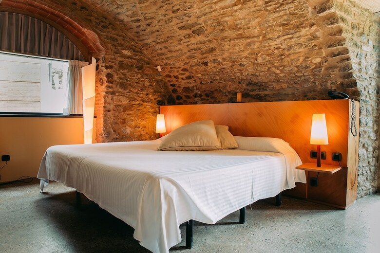 Hotel Arcs De Monells