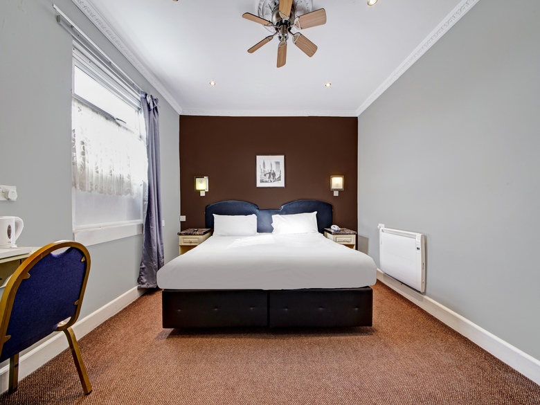 Boston Manor Hotel