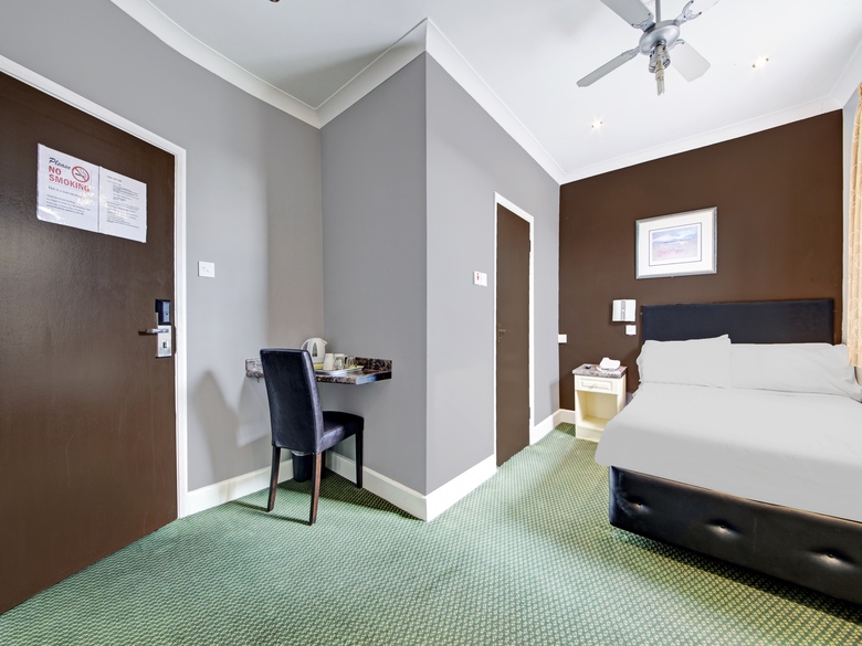 Boston Manor Hotel