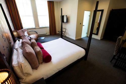 Cinnabar Cafe Hotel