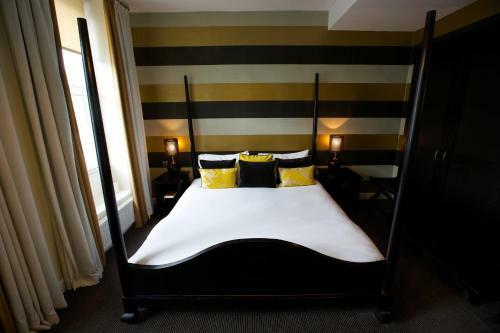 Cinnabar Cafe Hotel