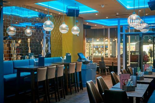 Cinnabar Cafe Hotel
