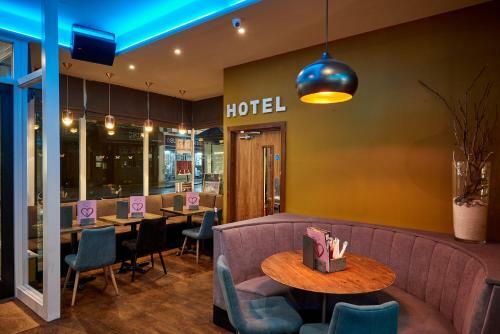 Cinnabar Cafe Hotel