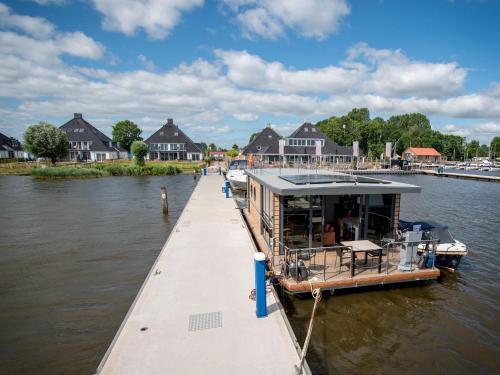 Houseboat 'de Bintang' A Unique Accommodation With An Unobstructed View