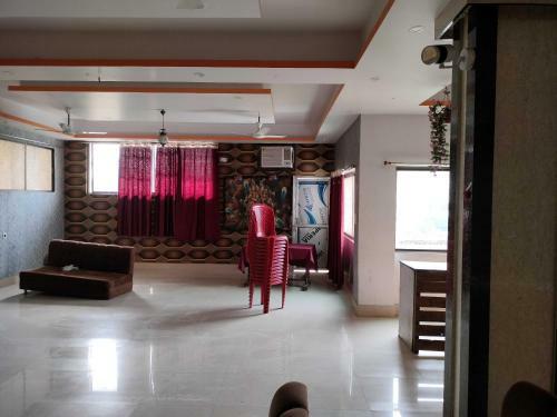 Oyo 90712 Hotel Rajkiran Palace Deoria