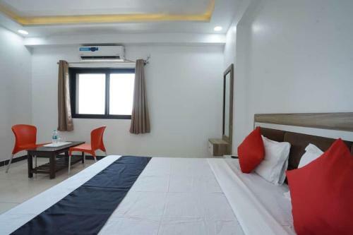 Hotel Yellow Leaf