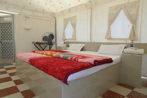 Bed & Breakfast Golden Villa Desert Camp