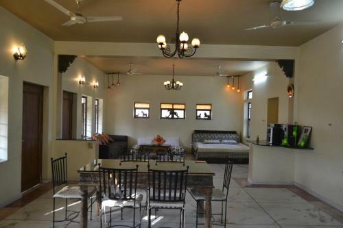 Villa Beautiful 4br Farmhouse With Pool And Jacuzzi In Jaipur