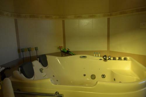 Villa Beautiful 4br Farmhouse With Pool And Jacuzzi In Jaipur