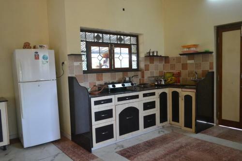 Villa Beautiful 4br Farmhouse With Pool And Jacuzzi In Jaipur