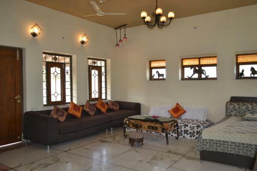 Villa Beautiful 4br Farmhouse With Pool And Jacuzzi In Jaipur