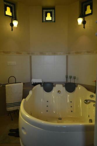 Villa Beautiful 4br Farmhouse With Pool And Jacuzzi In Jaipur