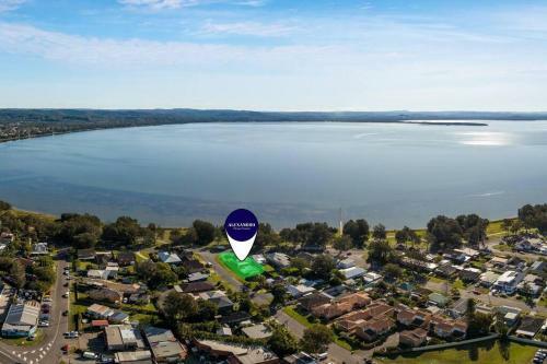 Lakeside Serenity / Long Jetty