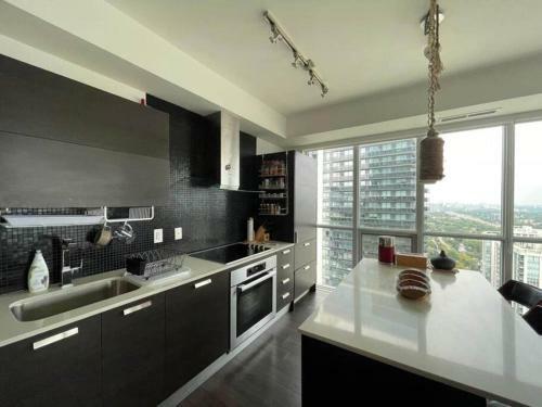 Cozy Boho Apartment North York Skyscraper