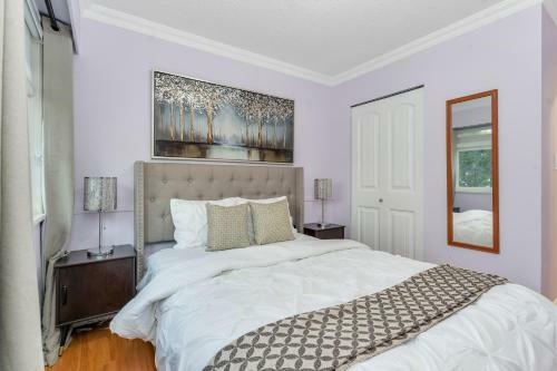 Modern And Cozy 3 Bedroom Upper Level Home