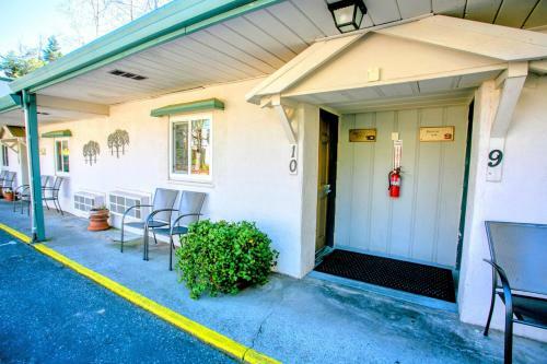 Motel Outside Inn