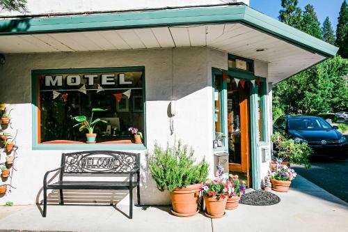 Motel Outside Inn