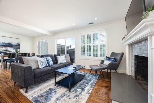 Quiet Coastal Get Away Home - Just Blocks From Ocean Beach And Restaurants