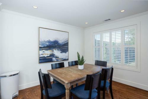 Quiet Coastal Get Away Home - Just Blocks From Ocean Beach And Restaurants