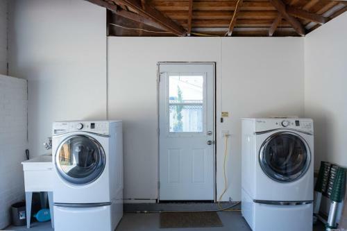 Quiet Coastal Get Away Home - Just Blocks From Ocean Beach And Restaurants