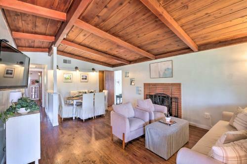 Inviting Home With Fire Pit About 1 Mi To Beach!