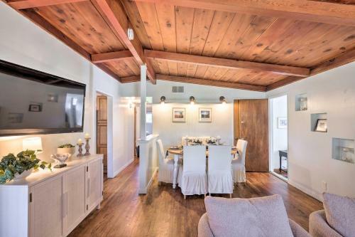 Inviting Home With Fire Pit About 1 Mi To Beach!