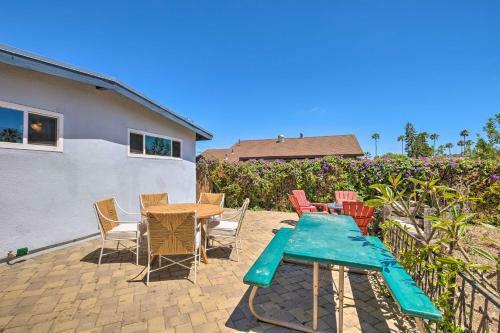 Inviting Home With Fire Pit About 1 Mi To Beach!