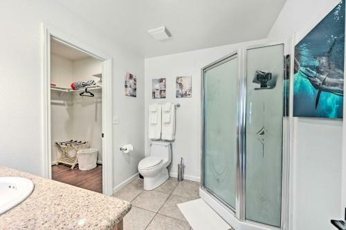 Oceanside Retreat With Balcony - Walk To Beach!