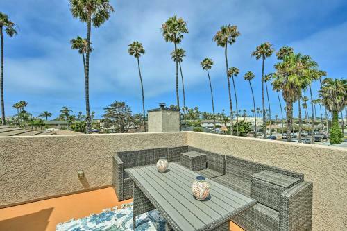 Oceanside Retreat With Balcony - Walk To Beach!
