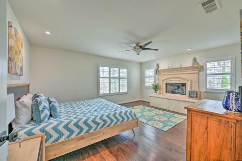 Oceanside Retreat With Balcony - Walk To Beach!