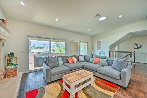 Oceanside Retreat With Balcony - Walk To Beach!