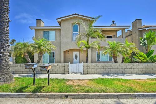 Oceanside Retreat With Balcony - Walk To Beach!