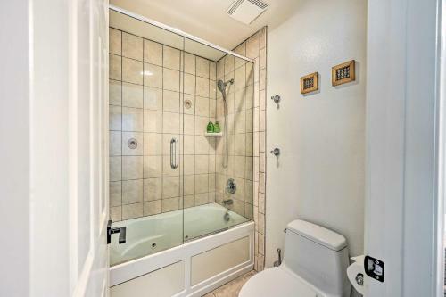 Oceanside Retreat With Balcony - Walk To Beach!