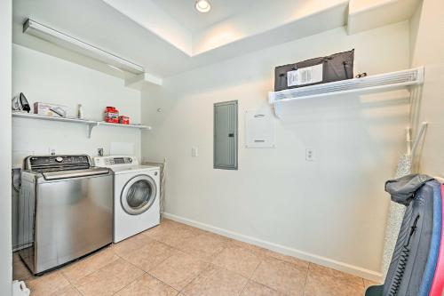 Oceanside Retreat With Balcony - Walk To Beach!
