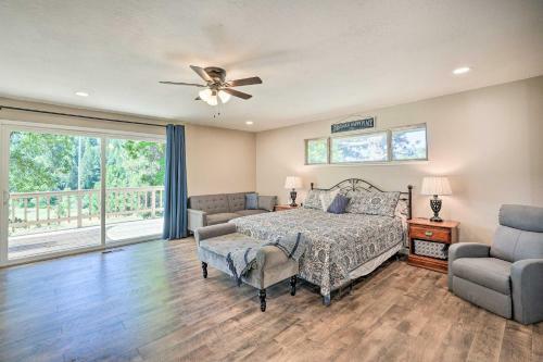 Spacious Golf Course Cabin With Pond Fishing!