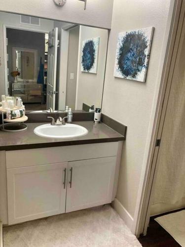 Luxury Apartment Near Rose Bowl