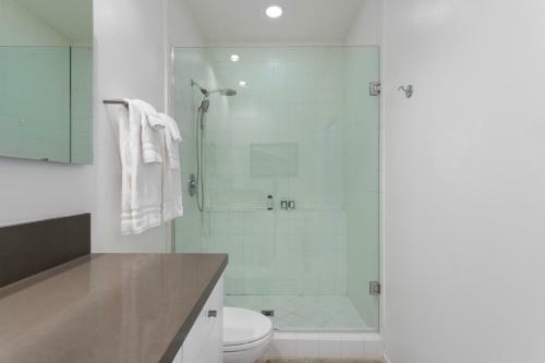 Modern Views 30 Day Minimum Townhouse