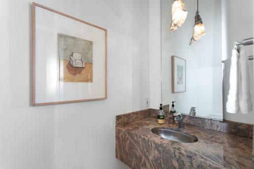 Modern Views 30 Day Minimum Townhouse