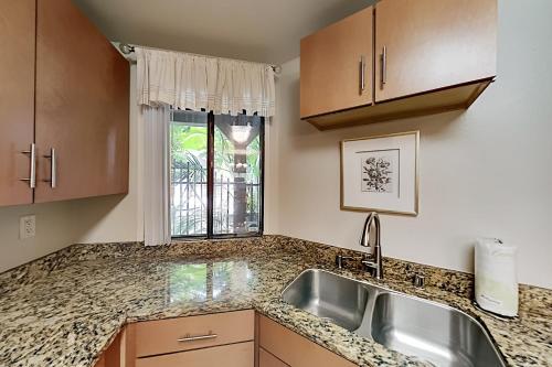 Hotel Pacific Cove Unit 111