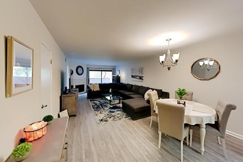 Hotel Pacific Cove Unit 111