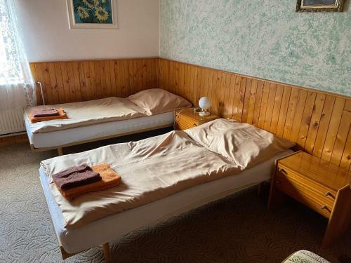 Hostal Penzion - Restaurace U Skrbl�ka
