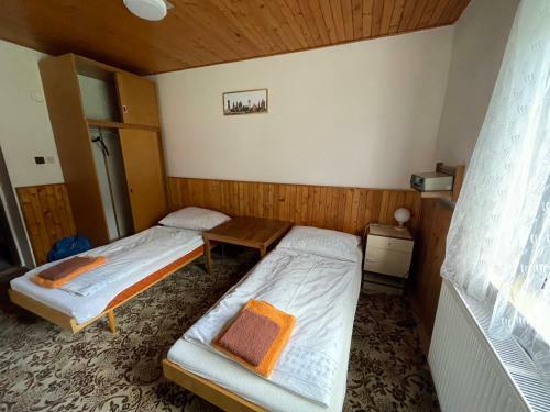 Hostal Penzion - Restaurace U Skrbl�ka