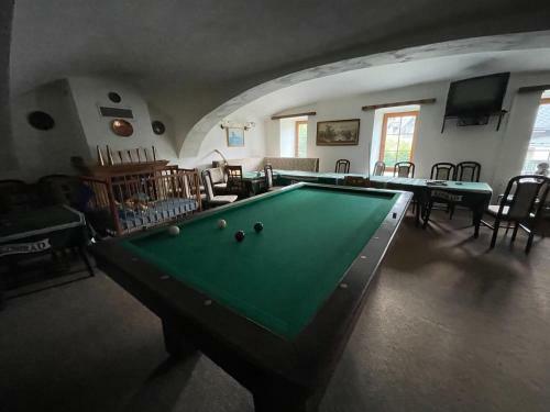 Hostal Penzion - Restaurace U Skrbl�ka