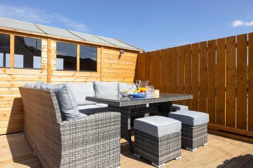 Altido Aurora House: Hot Tub & Sea View