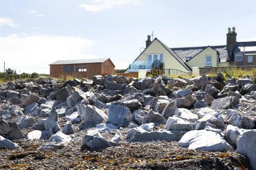Altido Aurora House: Hot Tub & Sea View