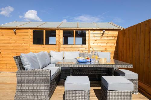 Altido Aurora House: Hot Tub & Sea View