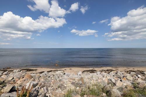 Altido Aurora House: Hot Tub & Sea View